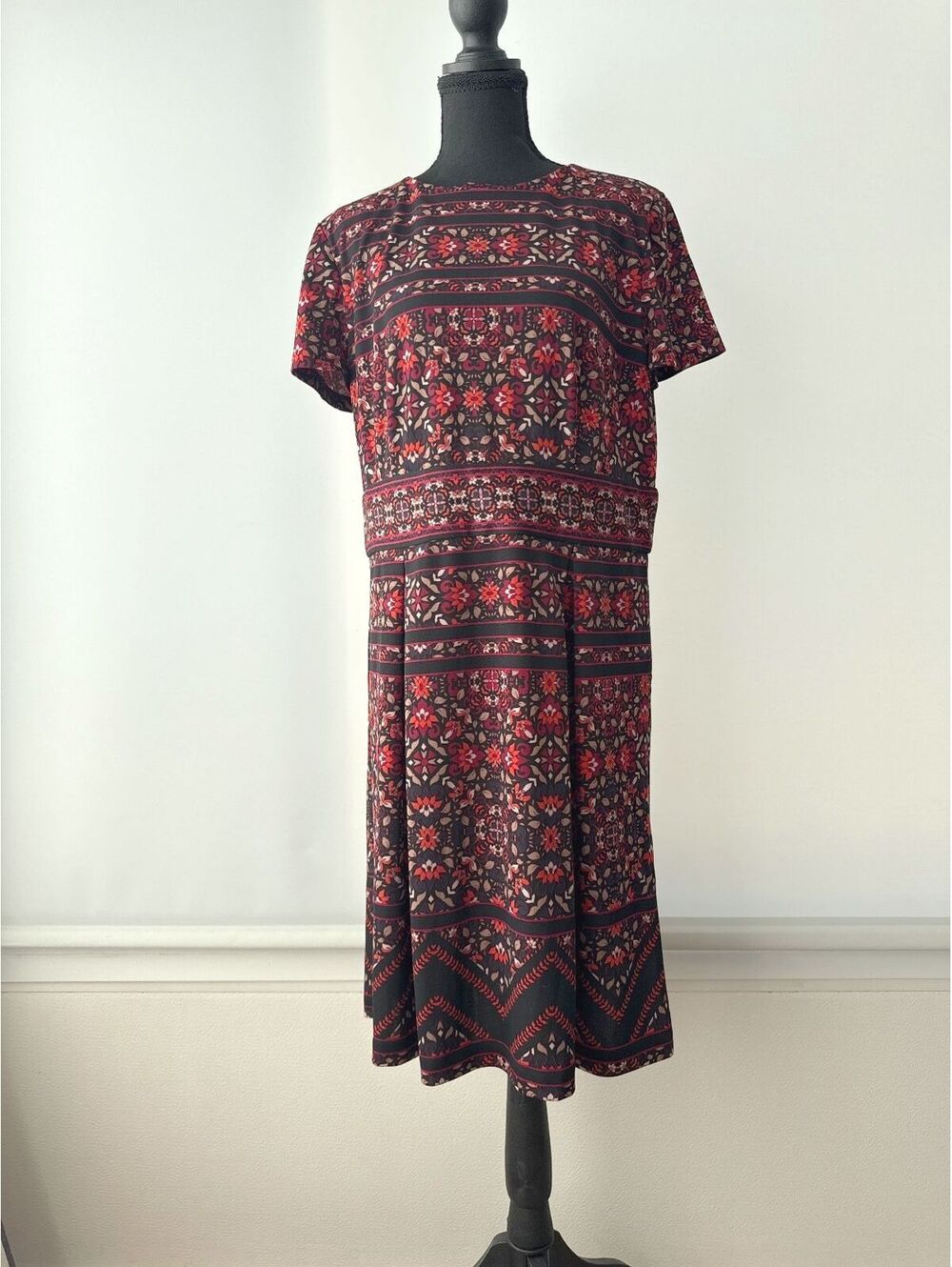 Chico’s Floral Midi Dress Women’s Size 2 Red Black Boho Stretch Short Sleeve
